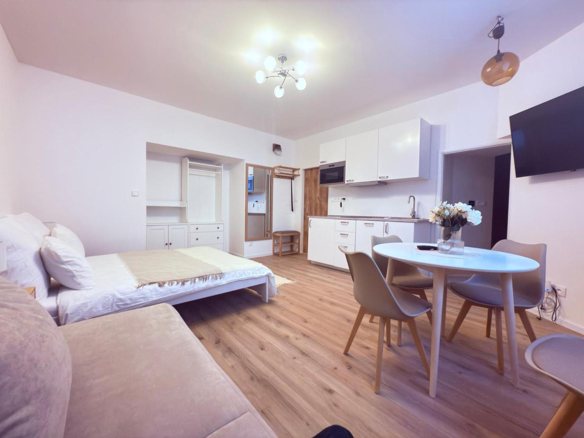 Cosy Cave Station In 5 Apartment *