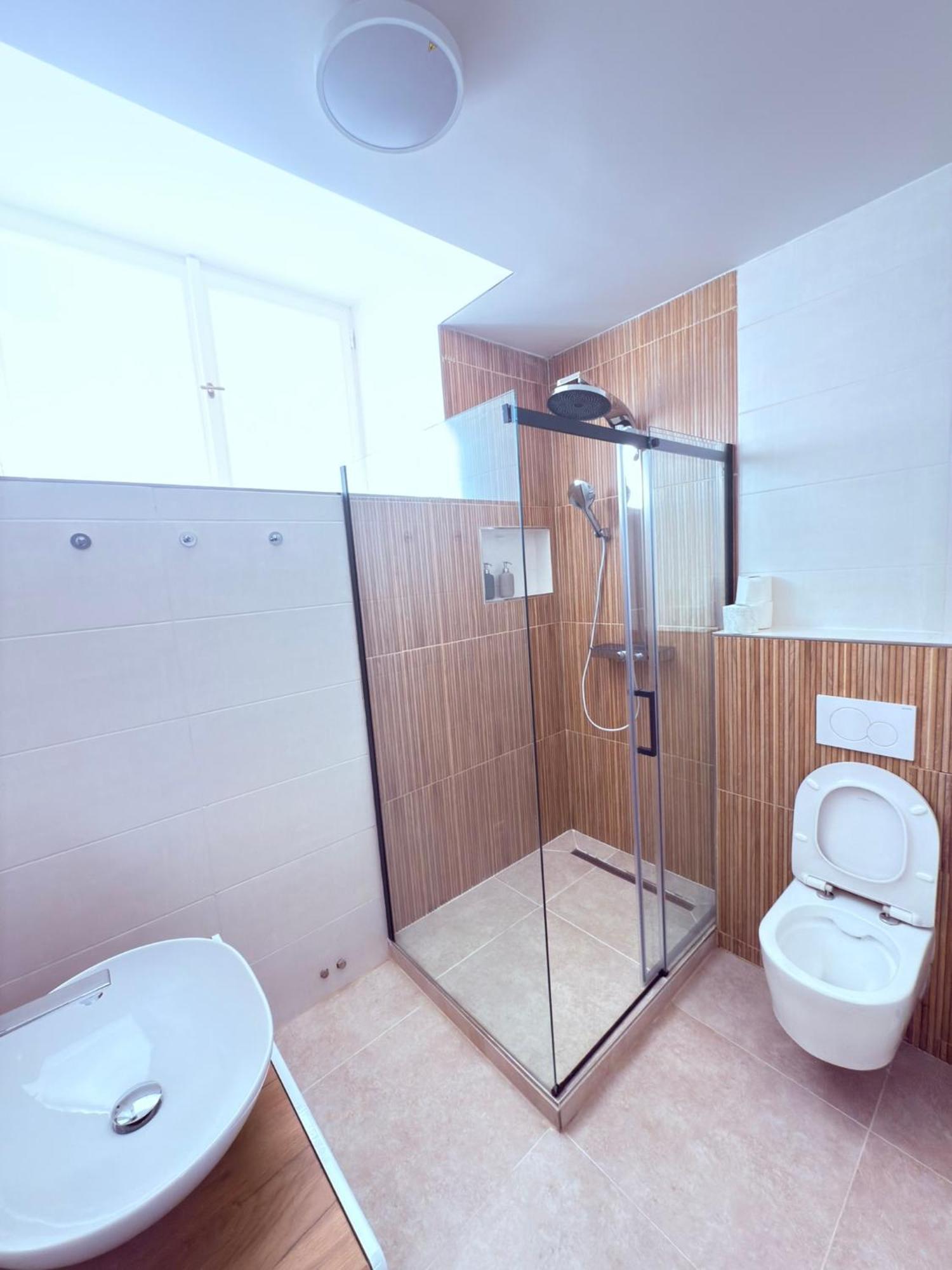 Apartment Cosy Cave Station In 5 *